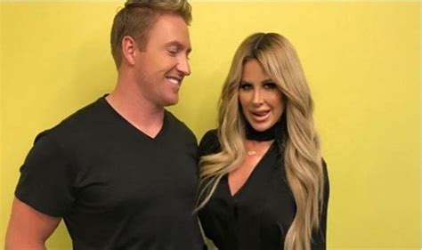 Kim Zolciak posts a censored naked photo of hubby Kroy。